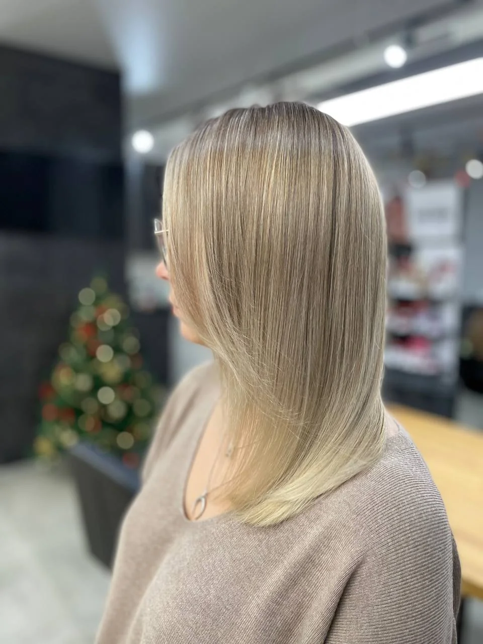 Окрашивание волос — работа мастера LIONLUX